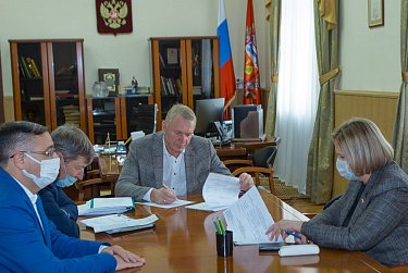 Фракции ЗС зададут вопросы главному судебному приставу
